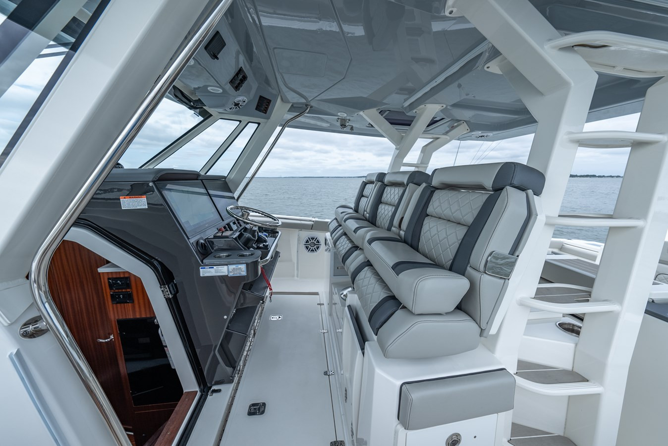 https://arconyachts.ams3.digitaloceanspaces.com/154116/conversions/large_4360866-optimize.jpg