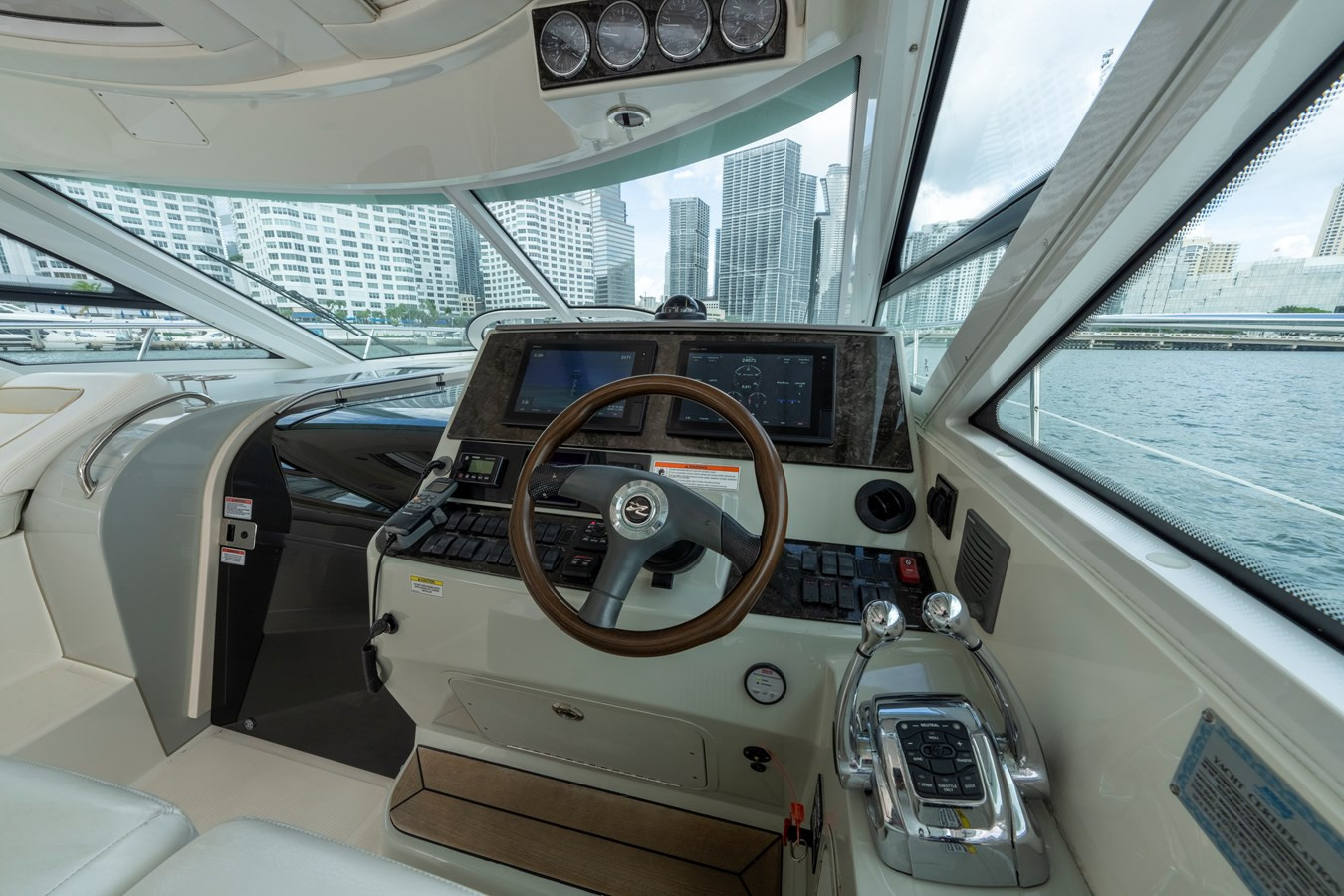 https://arconyachts.ams3.digitaloceanspaces.com/154120/conversions/large_4427066-optimize.jpg