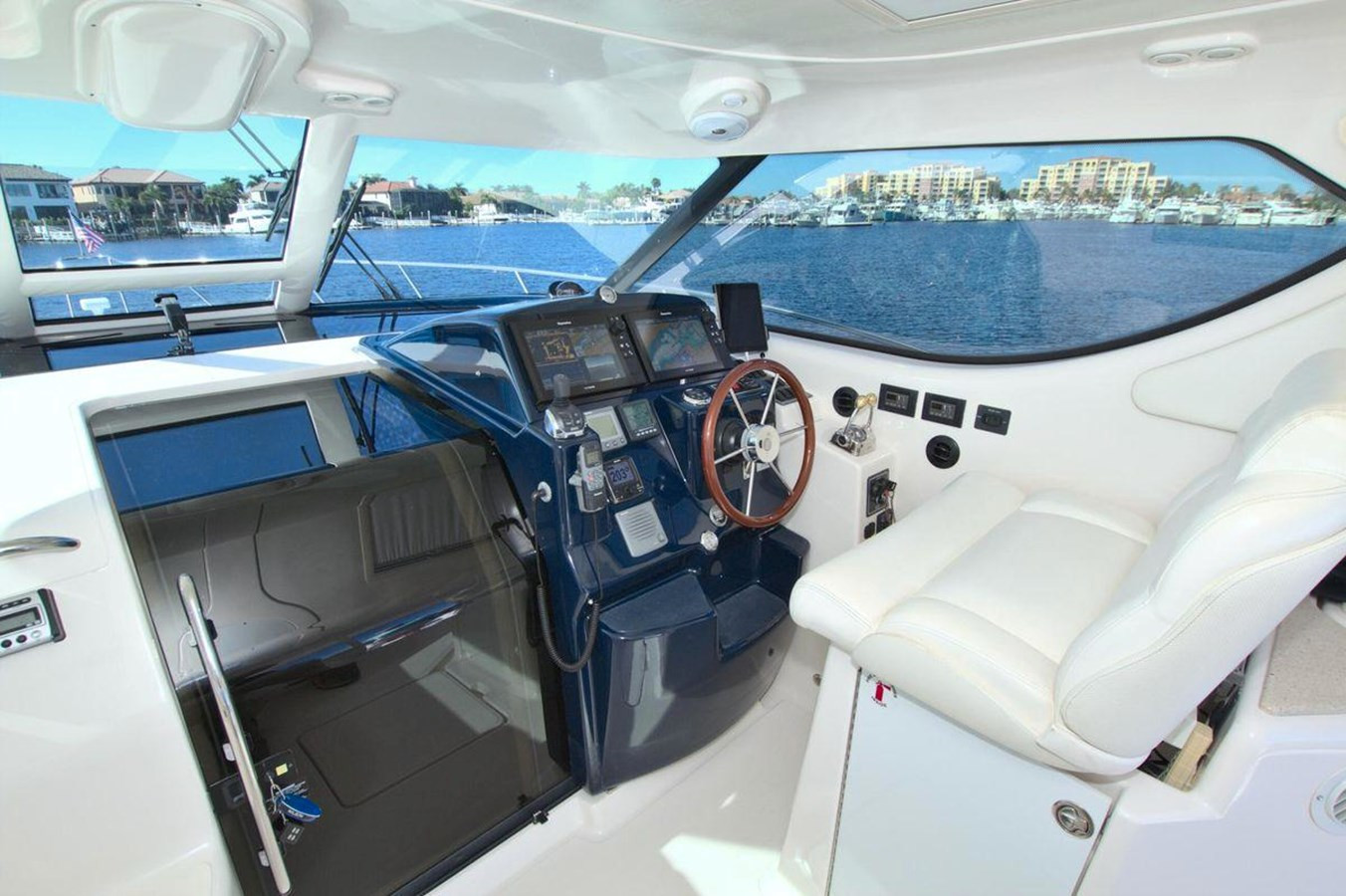 https://arconyachts.ams3.digitaloceanspaces.com/154136/conversions/large_4590686-optimize.jpg