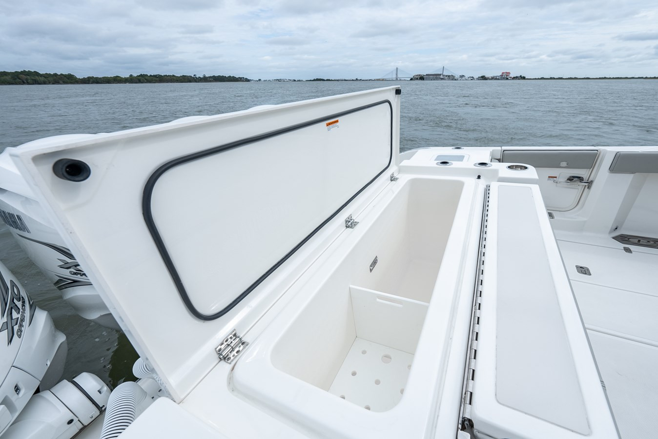 https://arconyachts.ams3.digitaloceanspaces.com/154138/conversions/large_4360873-optimize.jpg