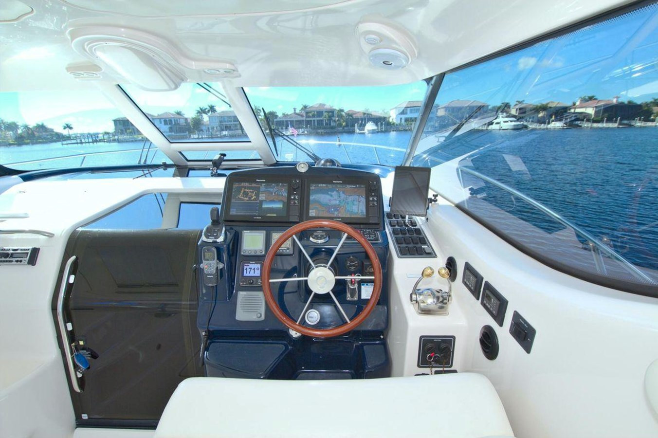 https://arconyachts.ams3.digitaloceanspaces.com/154139/conversions/large_4590688-optimize.jpg