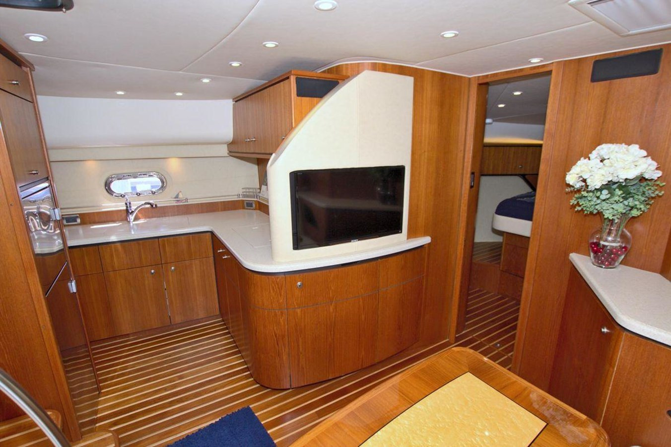 https://arconyachts.ams3.digitaloceanspaces.com/154156/conversions/large_4590697-optimize.jpg