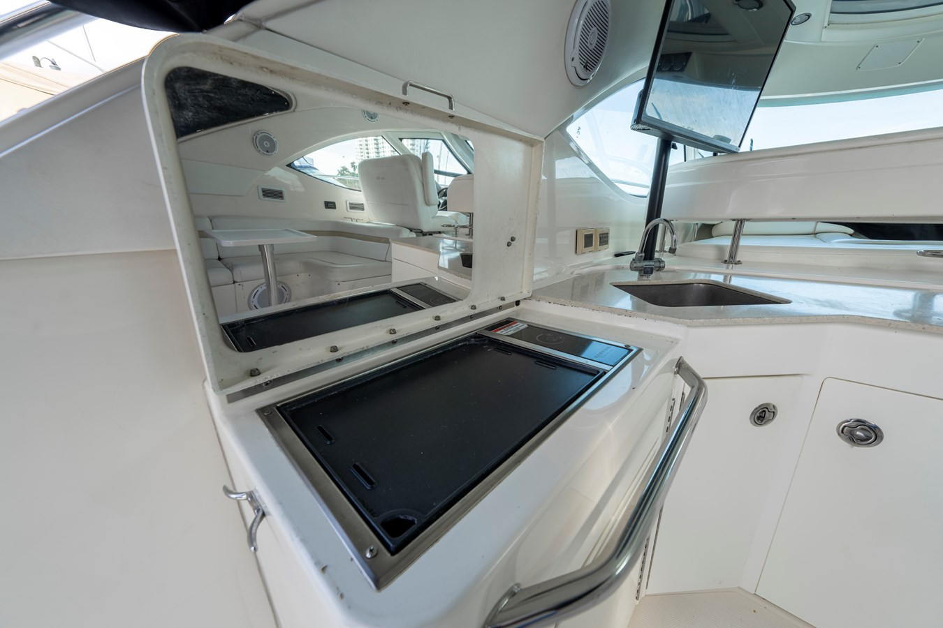 https://arconyachts.ams3.digitaloceanspaces.com/154188/conversions/large_4427094-optimize.jpg