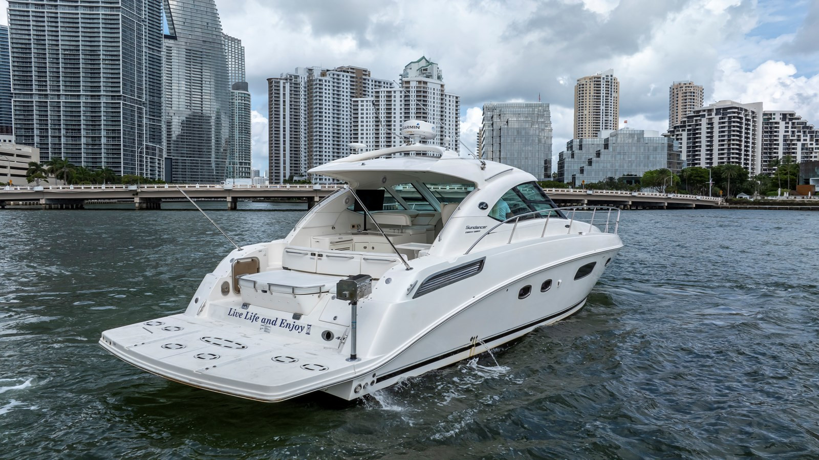 https://arconyachts.ams3.digitaloceanspaces.com/154212/conversions/large_4427101-optimize.jpg