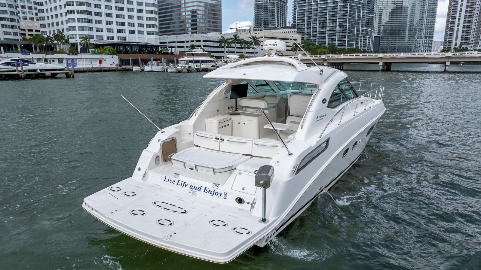 https://arconyachts.ams3.digitaloceanspaces.com/154225/conversions/large_4427105-optimize.jpg