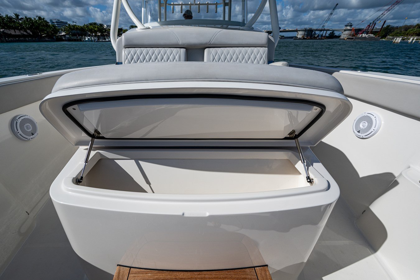 https://arconyachts.ams3.digitaloceanspaces.com/154285/conversions/large_4558818-optimize.jpg
