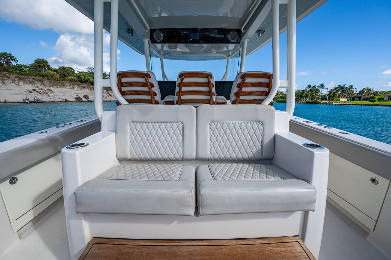 https://arconyachts.ams3.digitaloceanspaces.com/154316/conversions/large_4558828-optimize.jpg