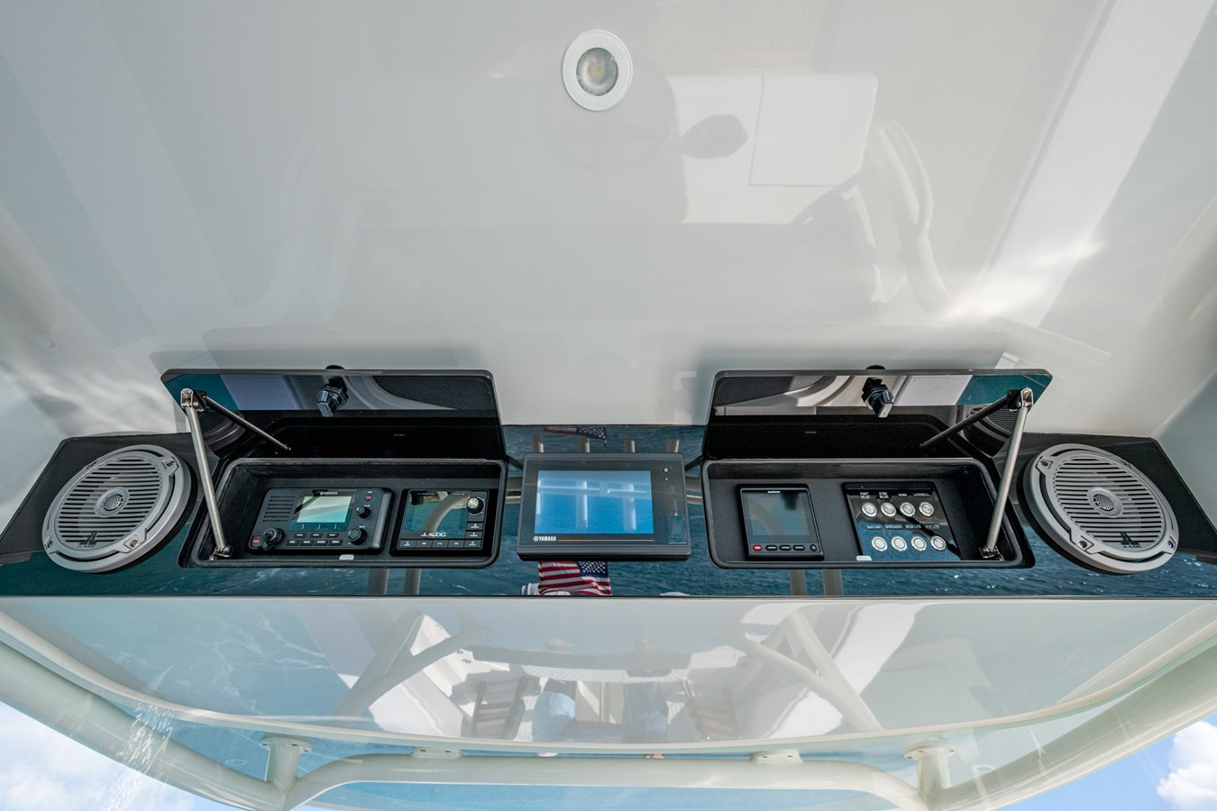 https://arconyachts.ams3.digitaloceanspaces.com/154337/conversions/large_4558835-optimize.jpg