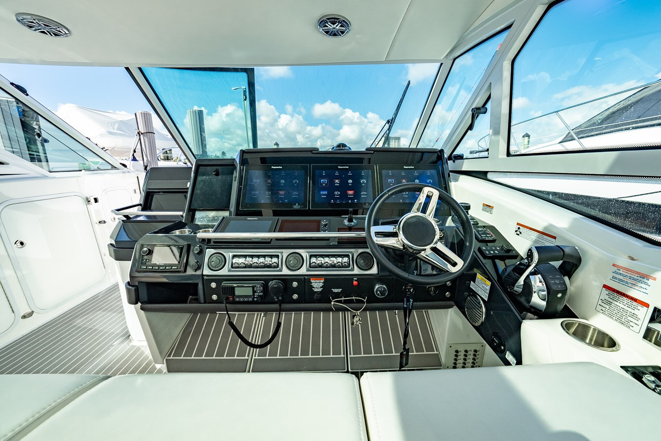 https://arconyachts.ams3.digitaloceanspaces.com/154395/conversions/large_4569283-optimize.jpg
