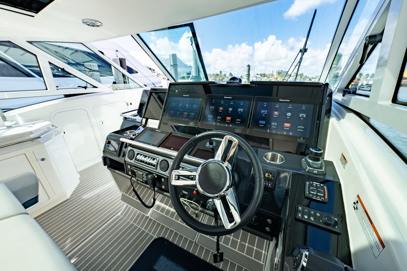 https://arconyachts.ams3.digitaloceanspaces.com/154403/conversions/large_4569297-optimize.jpg