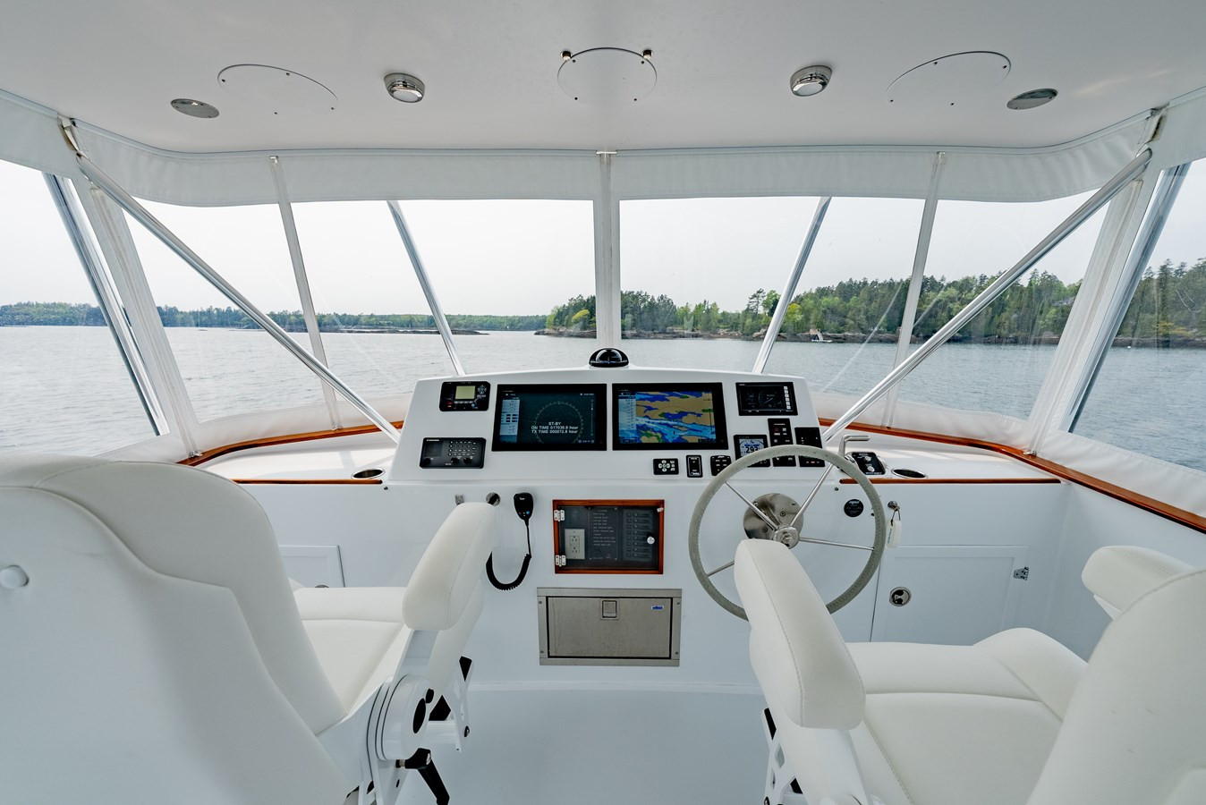 https://arconyachts.ams3.digitaloceanspaces.com/154404/conversions/large_4699352-optimize.jpg