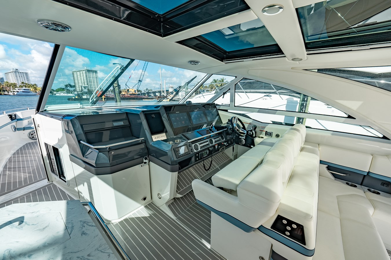 https://arconyachts.ams3.digitaloceanspaces.com/154409/conversions/large_4569285-optimize.jpg