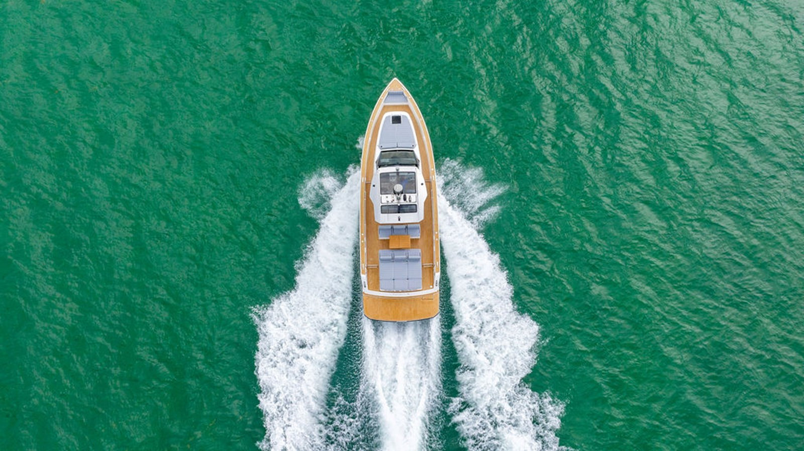 https://arconyachts.ams3.digitaloceanspaces.com/154501/conversions/large_4646915-optimize.jpg