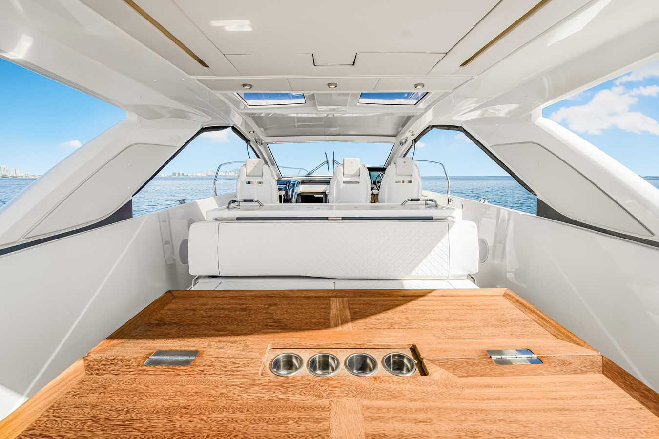 https://arconyachts.ams3.digitaloceanspaces.com/154505/conversions/large_4656998-optimize.jpg