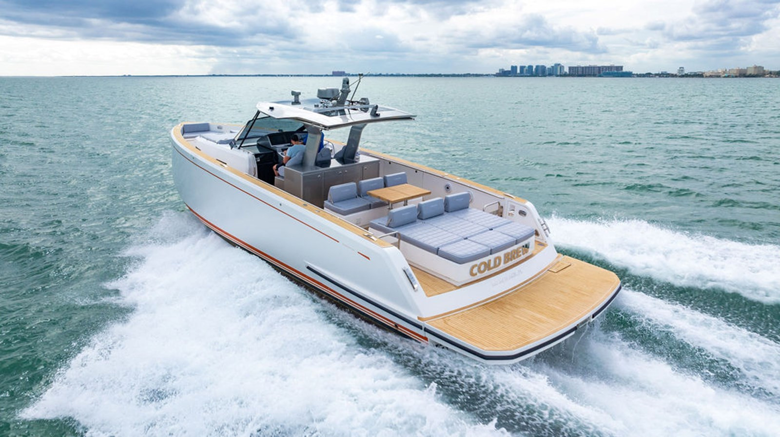 https://arconyachts.ams3.digitaloceanspaces.com/154510/conversions/large_4646918-optimize.jpg