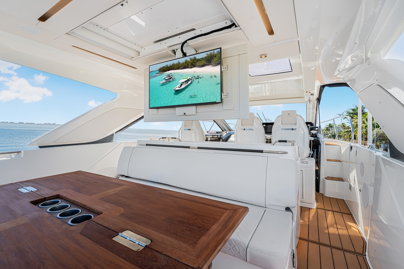 https://arconyachts.ams3.digitaloceanspaces.com/154514/conversions/large_4656979-optimize.jpg