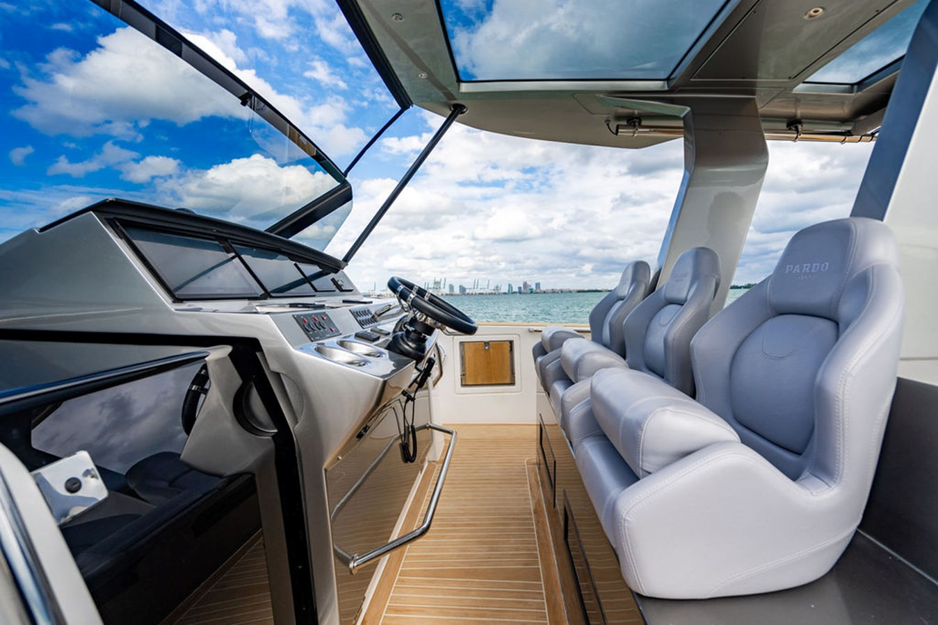 https://arconyachts.ams3.digitaloceanspaces.com/154519/conversions/large_4646921-optimize.jpg