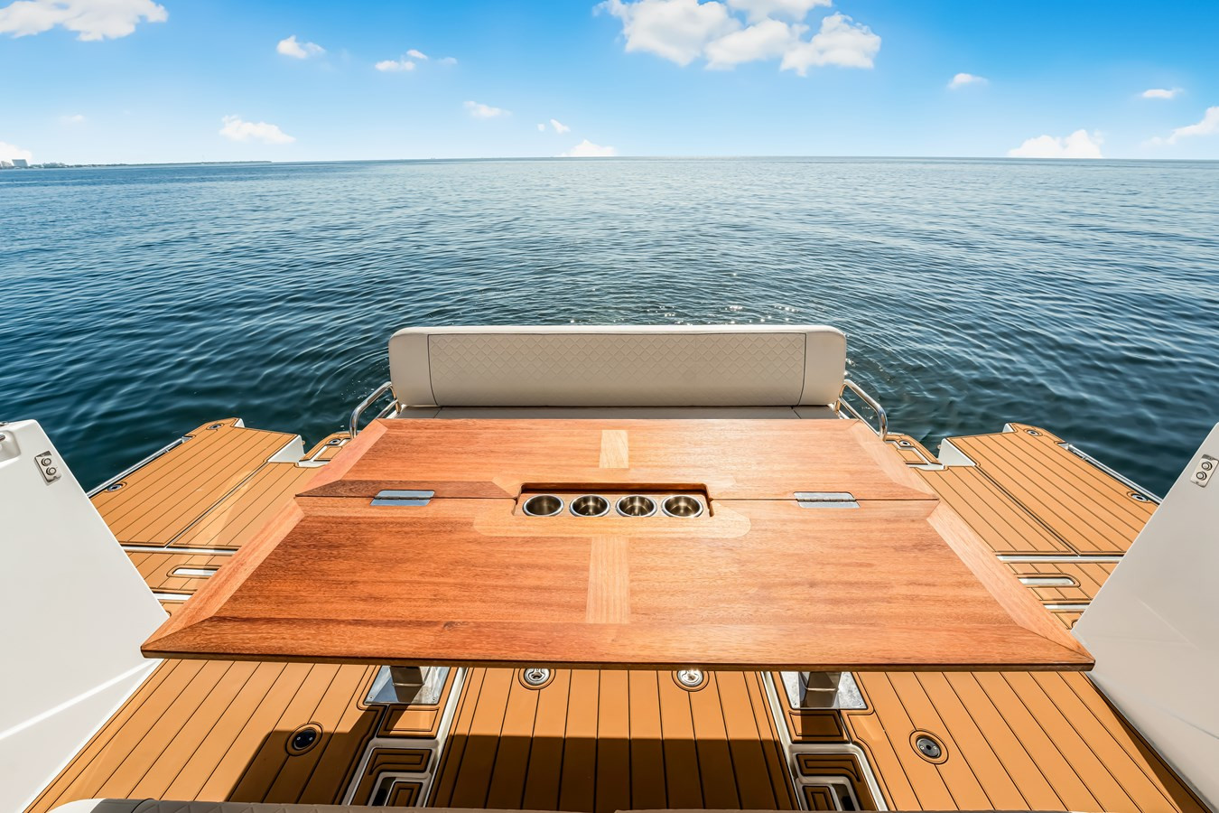 https://arconyachts.ams3.digitaloceanspaces.com/154521/conversions/large_4656996-optimize.jpg