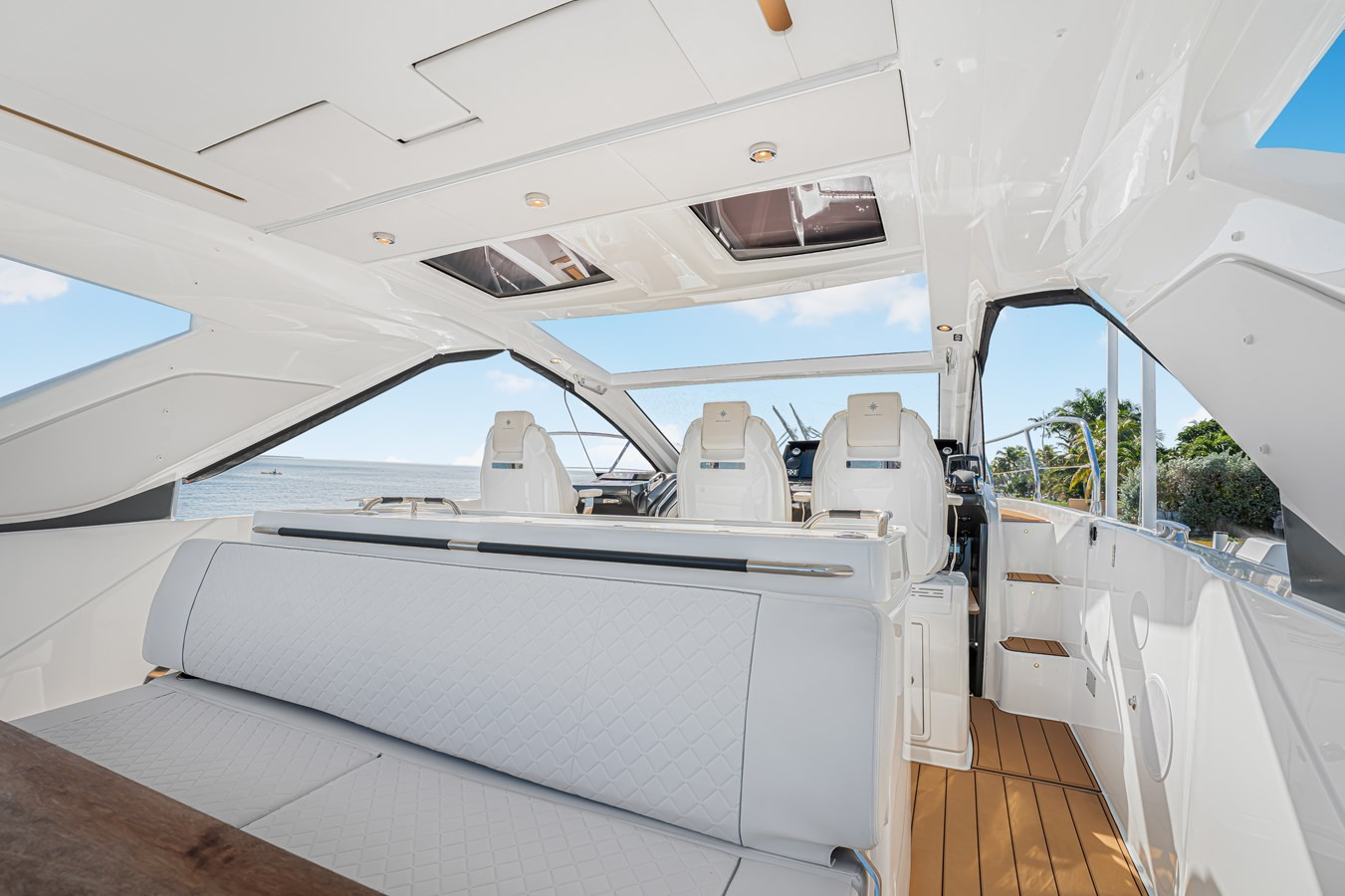 https://arconyachts.ams3.digitaloceanspaces.com/154527/conversions/large_4656993-optimize.jpg