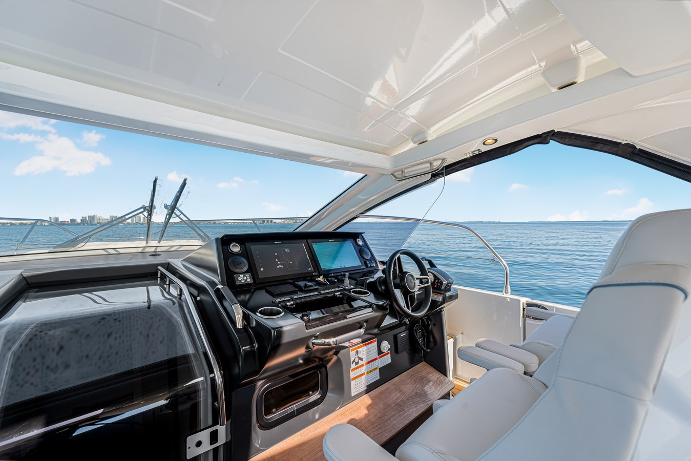 https://arconyachts.ams3.digitaloceanspaces.com/154533/conversions/large_4656972-optimize.jpg