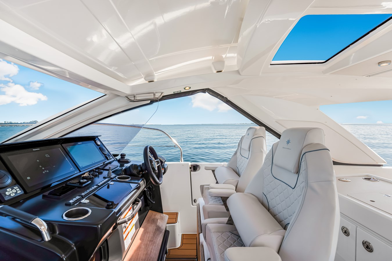 https://arconyachts.ams3.digitaloceanspaces.com/154536/conversions/large_4656971-optimize.jpg