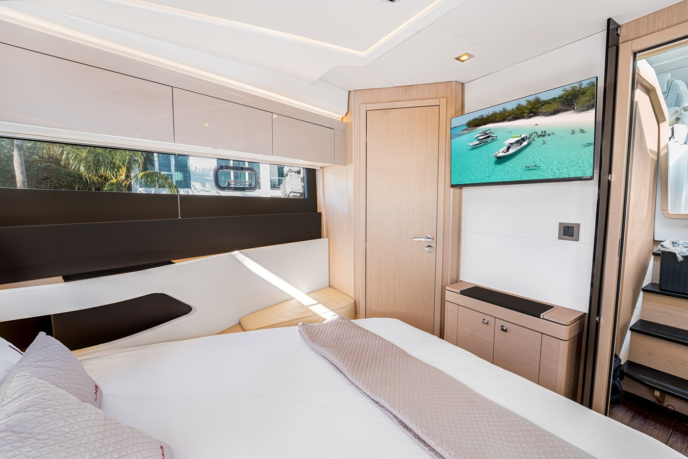 https://arconyachts.ams3.digitaloceanspaces.com/154558/conversions/large_4656983-optimize.jpg