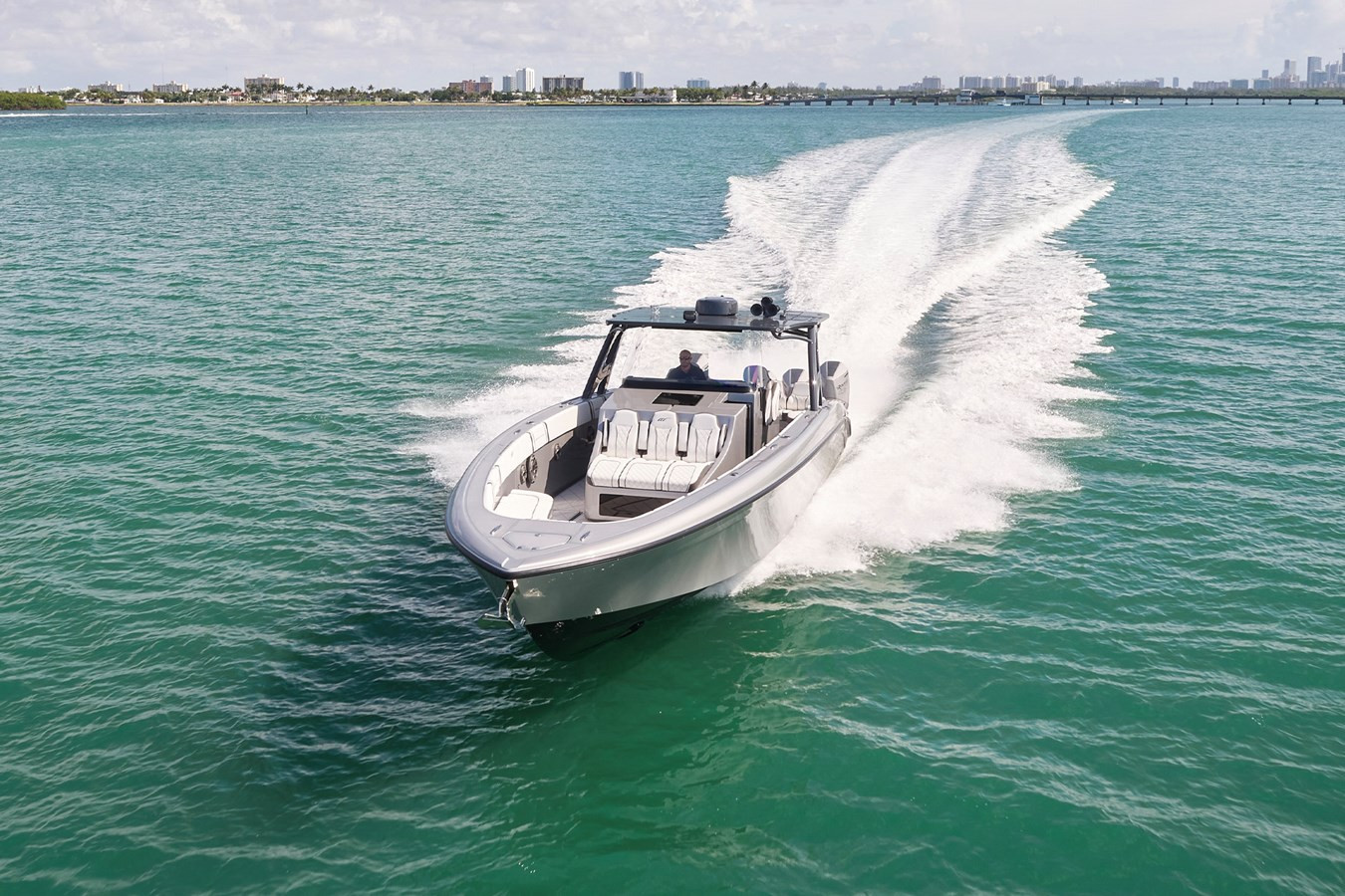 https://arconyachts.ams3.digitaloceanspaces.com/154562/conversions/large_4747022-optimize.jpg