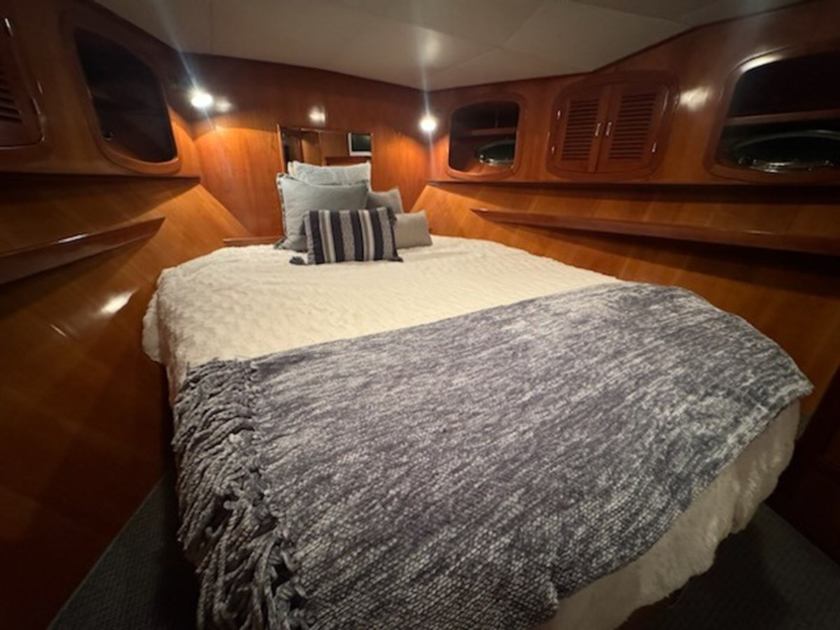https://arconyachts.ams3.digitaloceanspaces.com/154604/conversions/large_4784253-optimize.jpg