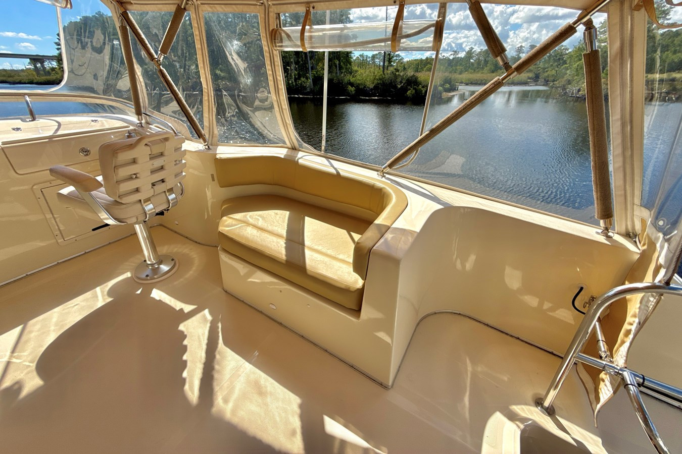 https://arconyachts.ams3.digitaloceanspaces.com/154636/conversions/large_4774079-optimize.jpg