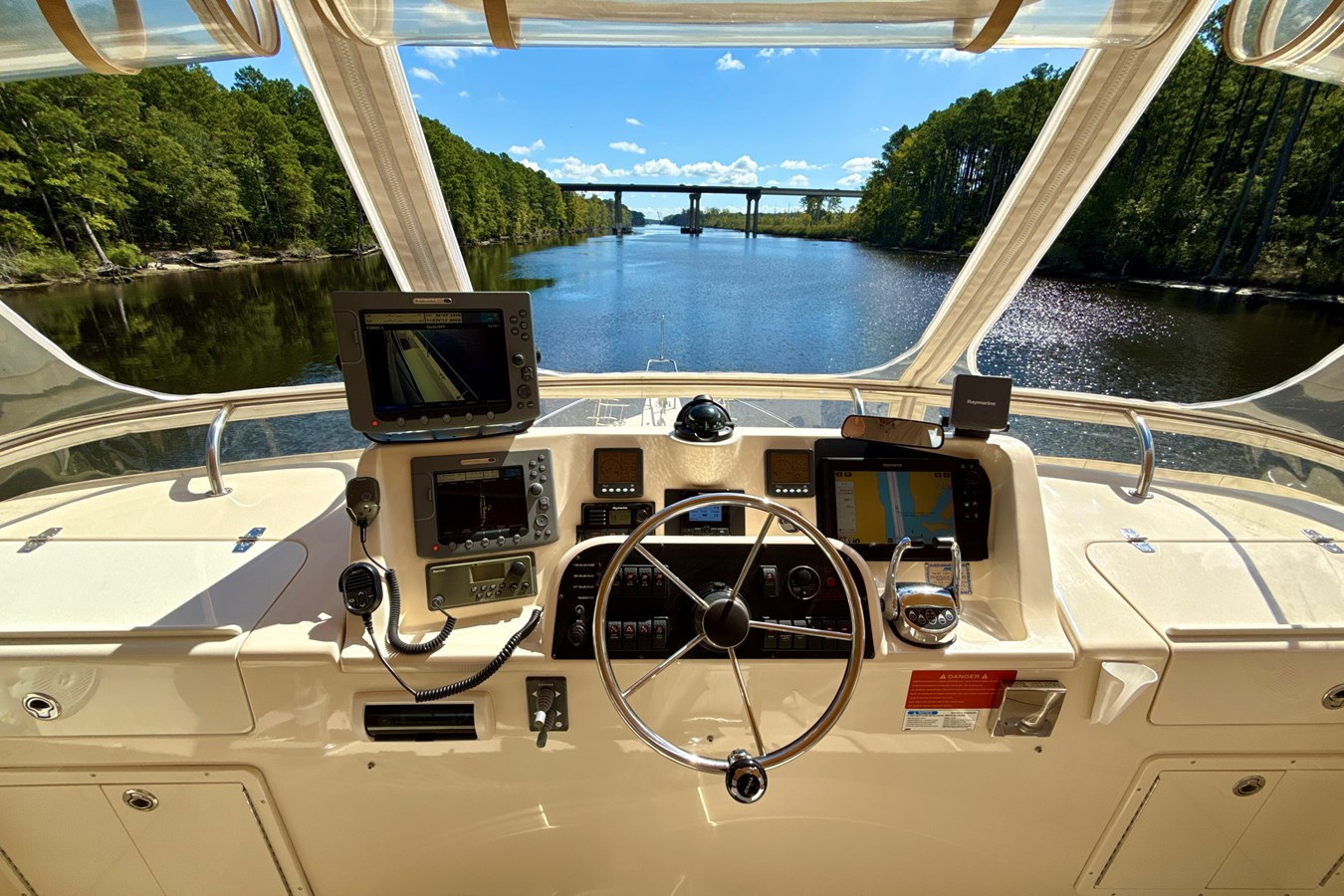 https://arconyachts.ams3.digitaloceanspaces.com/154639/conversions/large_4774080-optimize.jpg