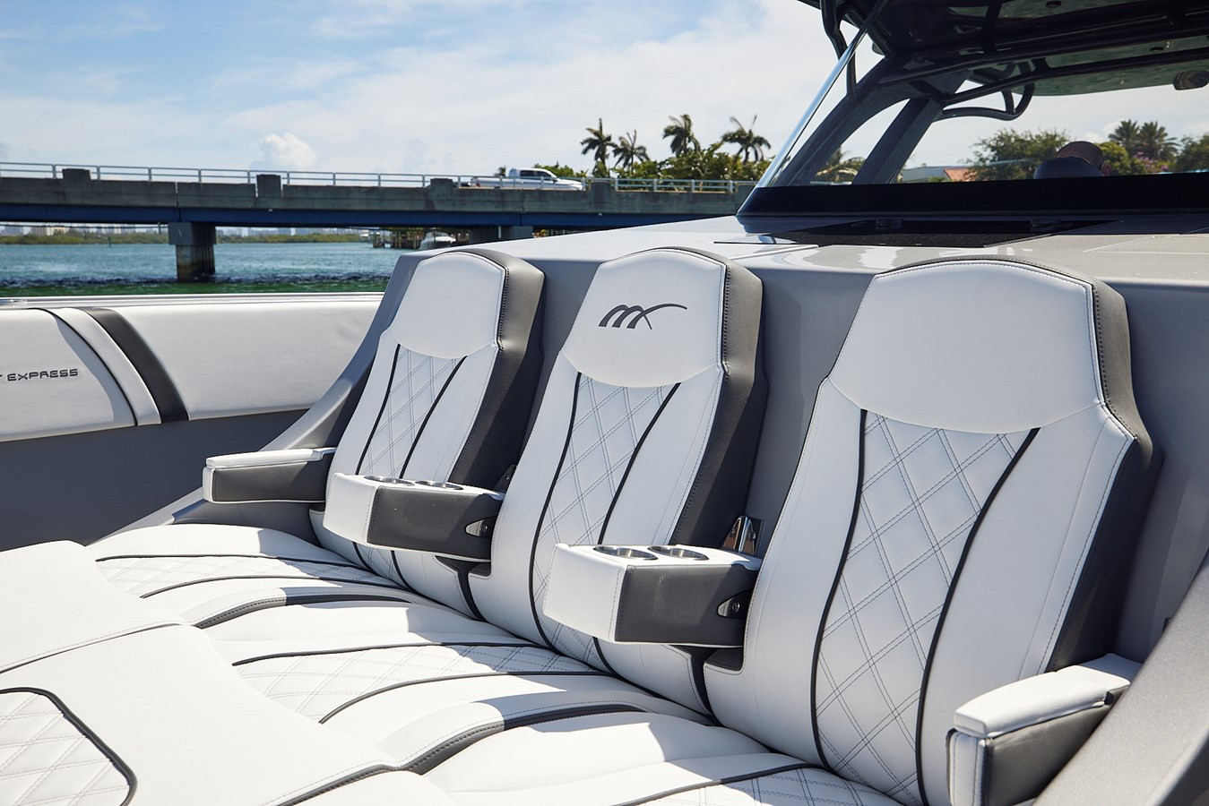 https://arconyachts.ams3.digitaloceanspaces.com/154665/conversions/large_4747058-optimize.jpg