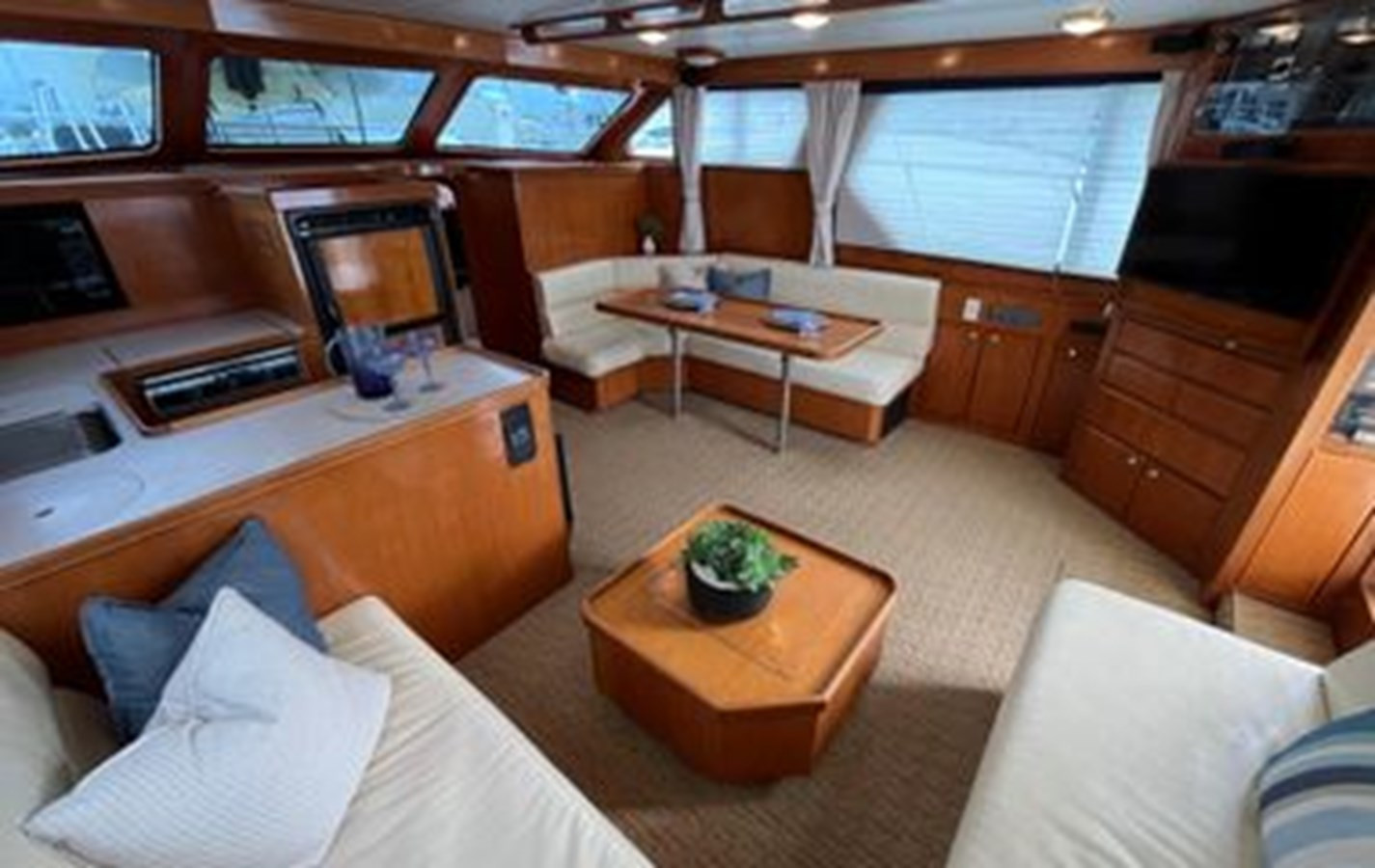 https://arconyachts.ams3.digitaloceanspaces.com/154740/conversions/large_4803160-optimize.jpg