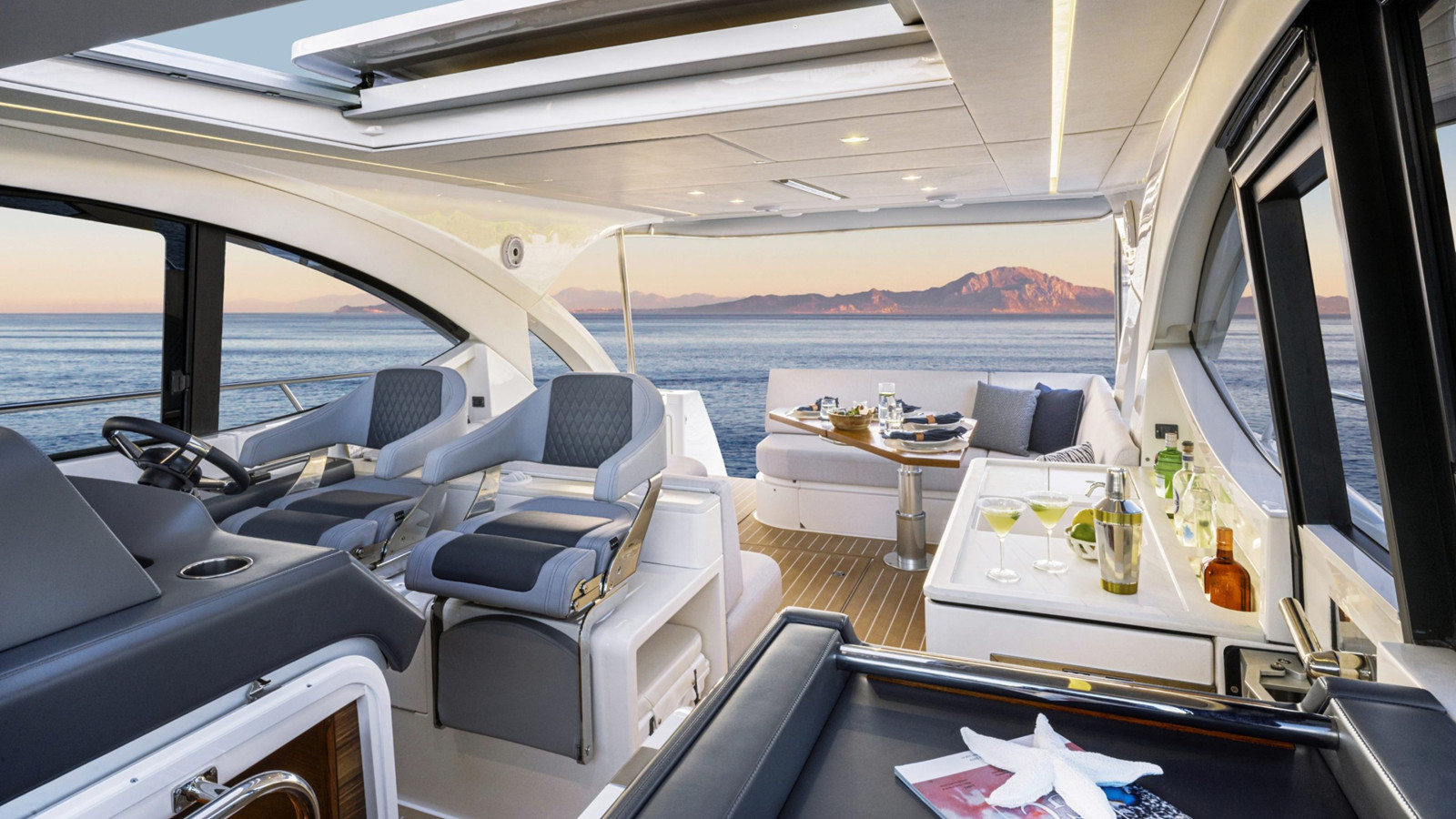 https://arconyachts.ams3.digitaloceanspaces.com/154773/conversions/large_4839833-optimize.jpg