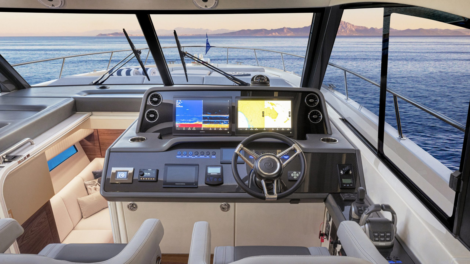 https://arconyachts.ams3.digitaloceanspaces.com/154777/conversions/large_4839835-optimize.jpg