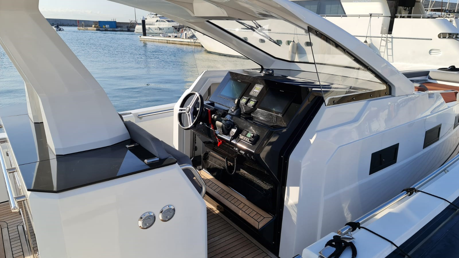 https://arconyachts.ams3.digitaloceanspaces.com/154863/conversions/large_3629930-optimize.jpg