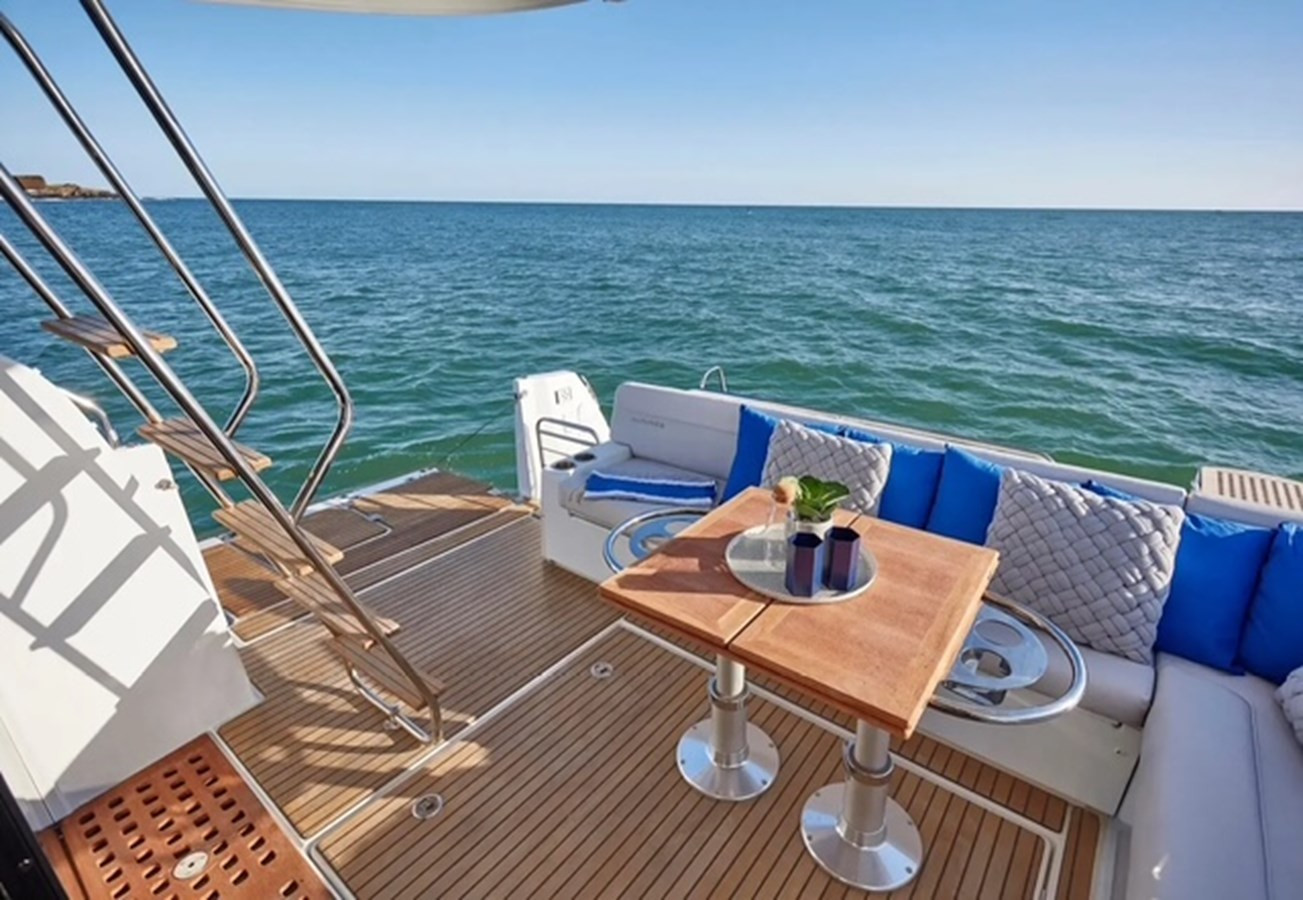 https://arconyachts.ams3.digitaloceanspaces.com/154935/conversions/large_4537456-optimize.jpg
