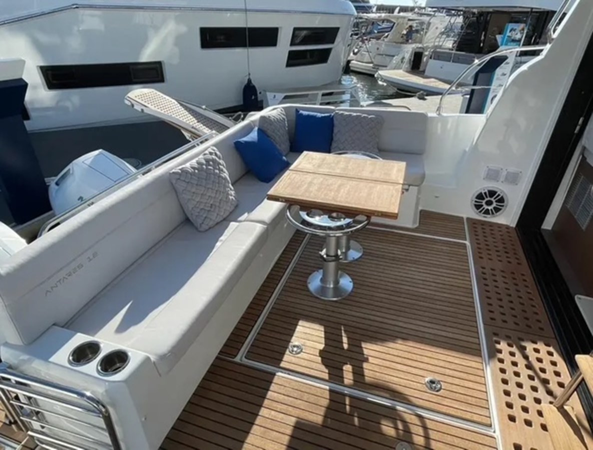 https://arconyachts.ams3.digitaloceanspaces.com/154938/conversions/large_4537457-optimize.jpg
