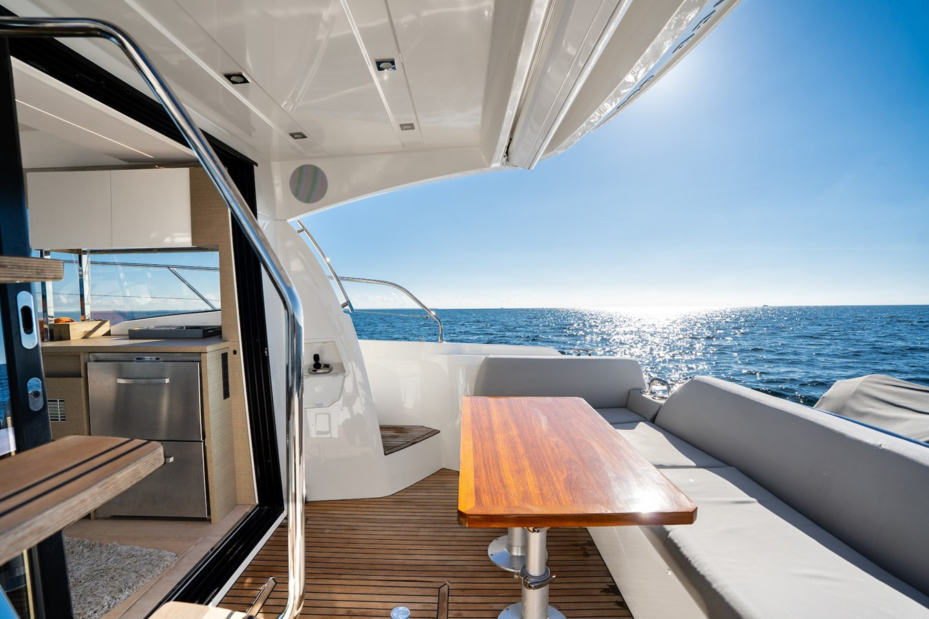https://arconyachts.ams3.digitaloceanspaces.com/154948/conversions/large_4678295-optimize.jpg