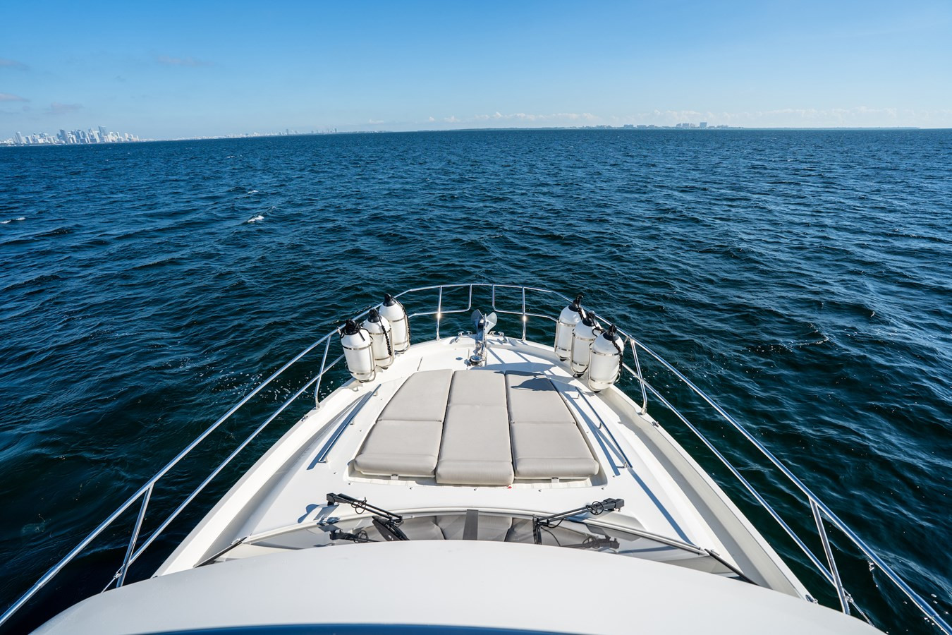 https://arconyachts.ams3.digitaloceanspaces.com/154951/conversions/large_4678303-optimize.jpg