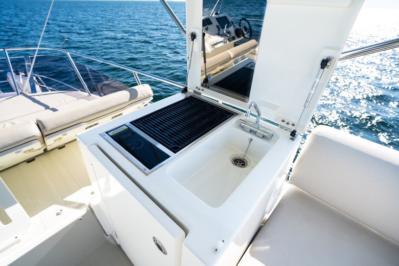 https://arconyachts.ams3.digitaloceanspaces.com/154963/conversions/large_4678302-optimize.jpg