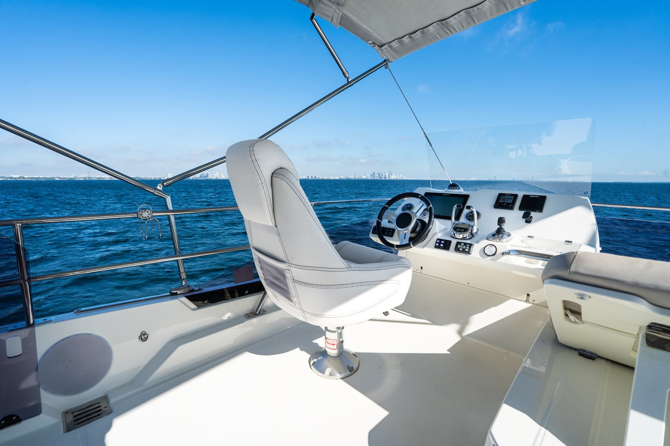 https://arconyachts.ams3.digitaloceanspaces.com/154966/conversions/large_4678299-optimize.jpg