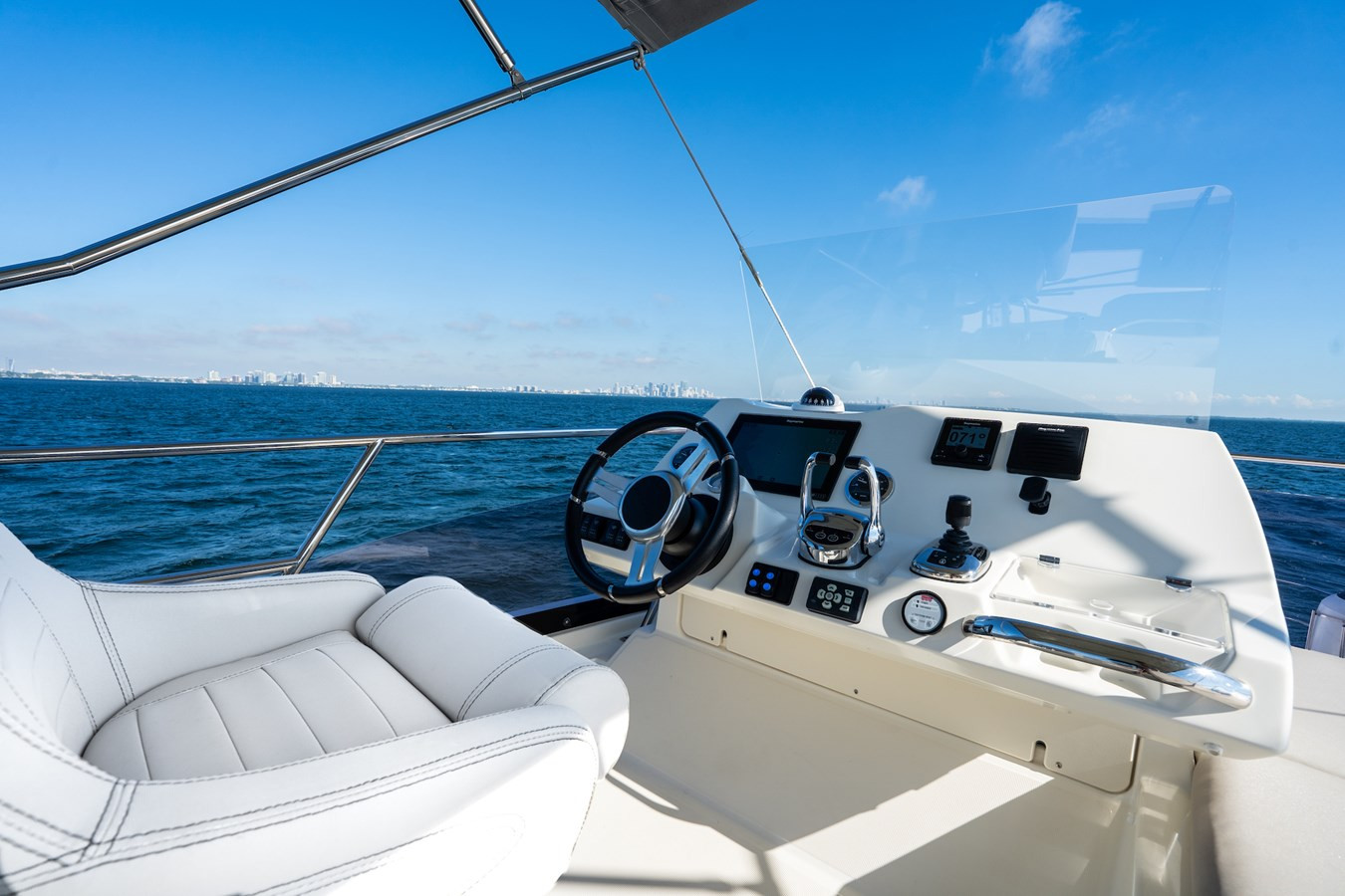 https://arconyachts.ams3.digitaloceanspaces.com/154969/conversions/large_4678300-optimize.jpg