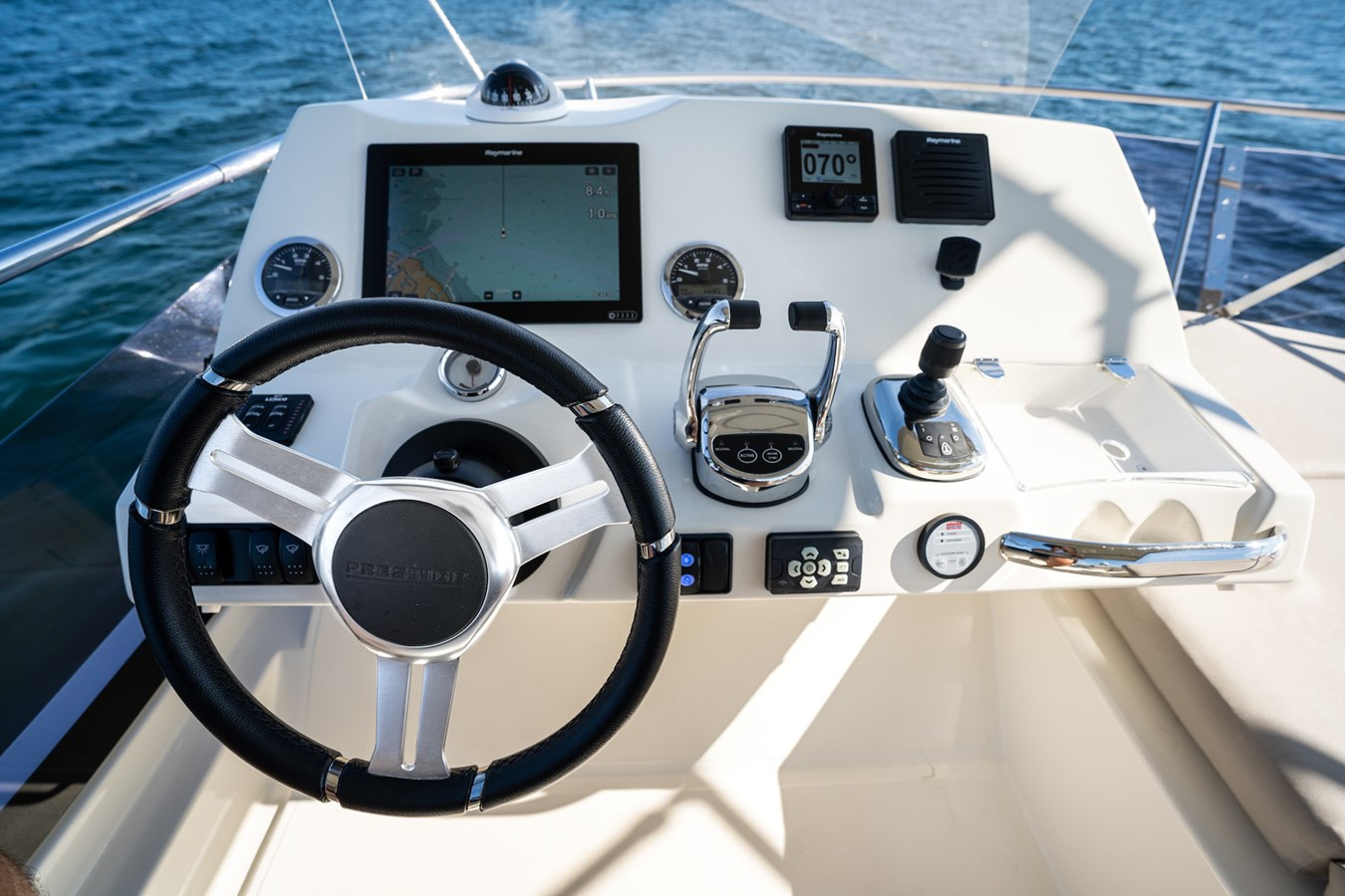 https://arconyachts.ams3.digitaloceanspaces.com/154972/conversions/large_4678301-optimize.jpg