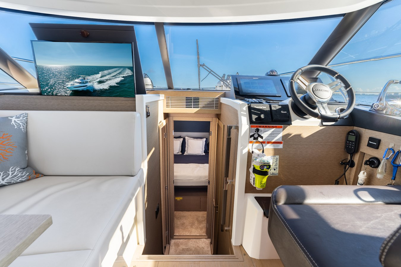 https://arconyachts.ams3.digitaloceanspaces.com/154988/conversions/large_4678308-optimize.jpg