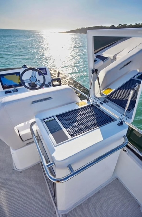 https://arconyachts.ams3.digitaloceanspaces.com/154999/conversions/large_4537486-optimize.jpg
