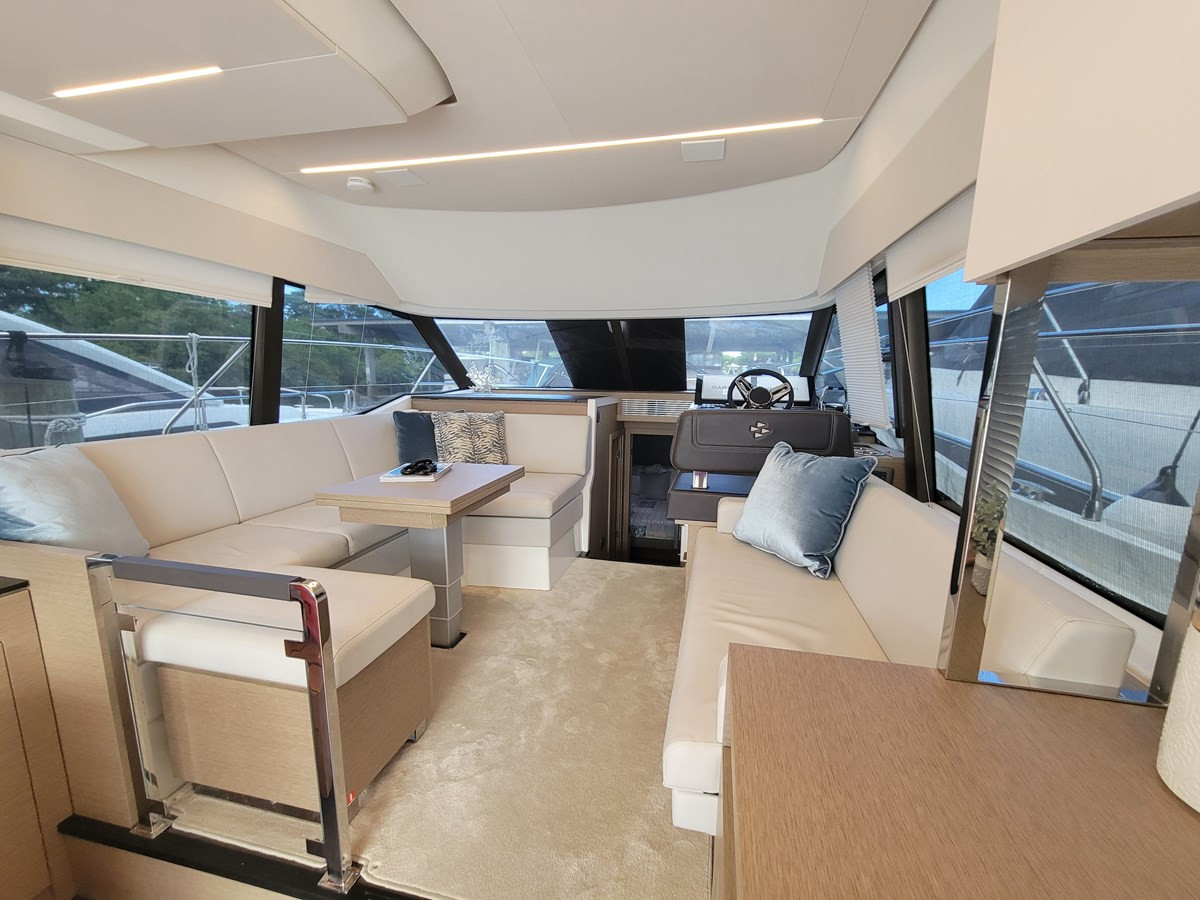 https://arconyachts.ams3.digitaloceanspaces.com/155061/conversions/large_4635472-optimize.jpg