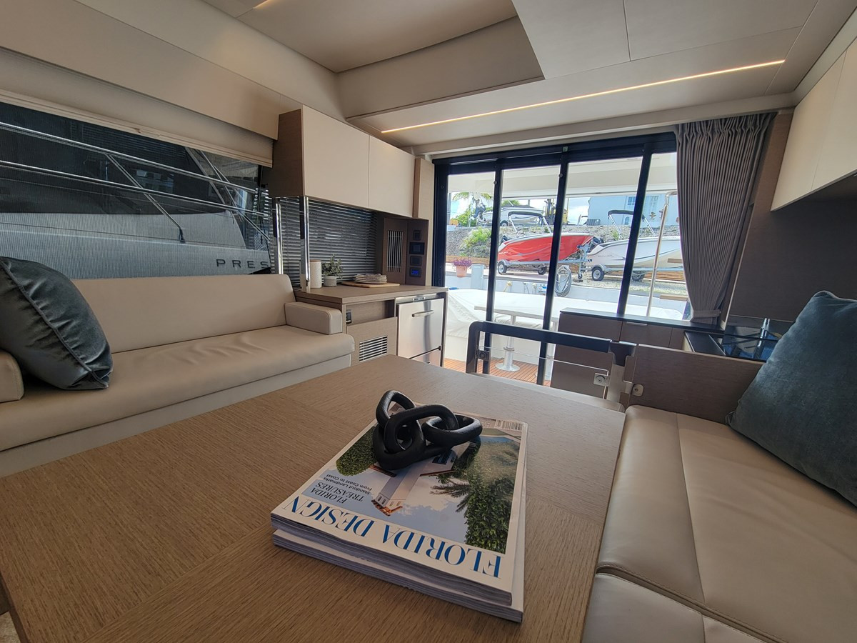 https://arconyachts.ams3.digitaloceanspaces.com/155065/conversions/large_4635483-optimize.jpg