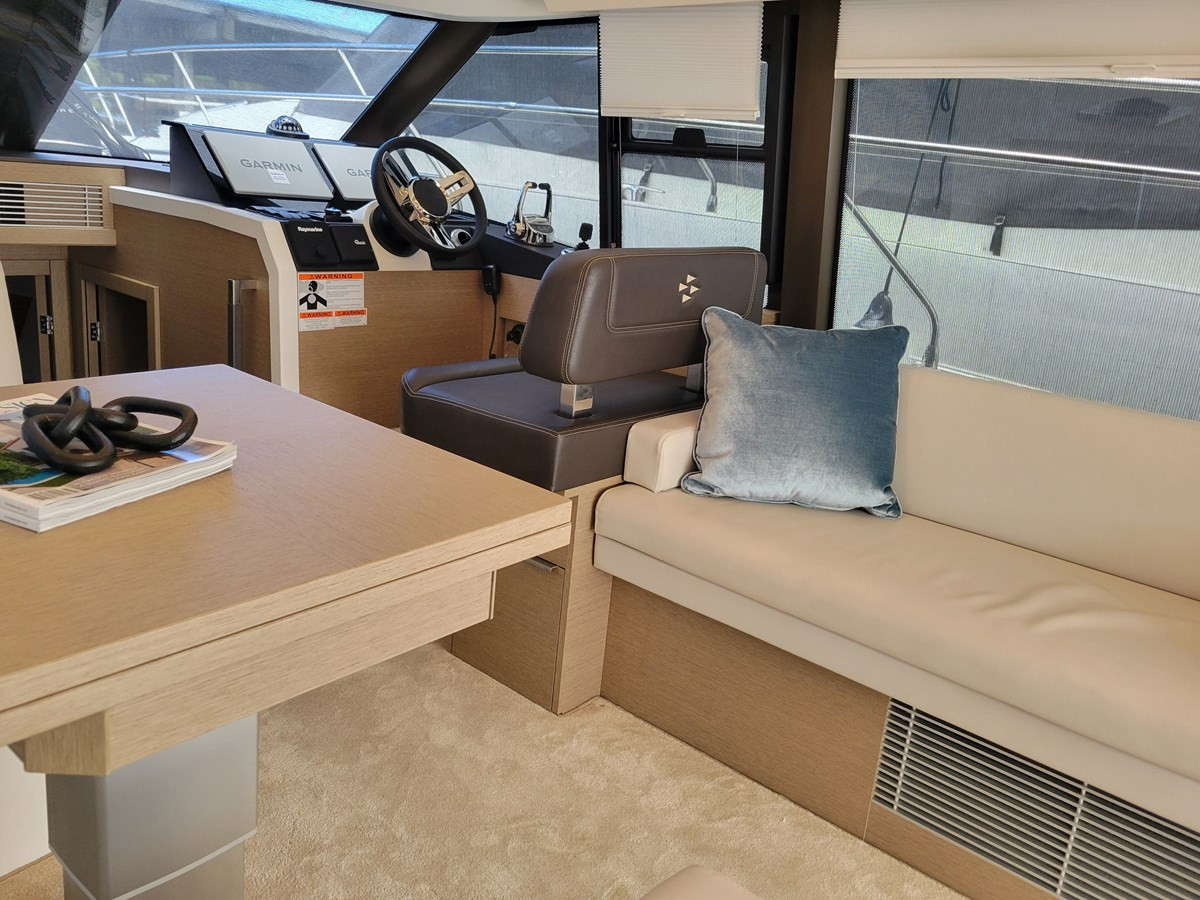 https://arconyachts.ams3.digitaloceanspaces.com/155078/conversions/large_4635470-optimize.jpg