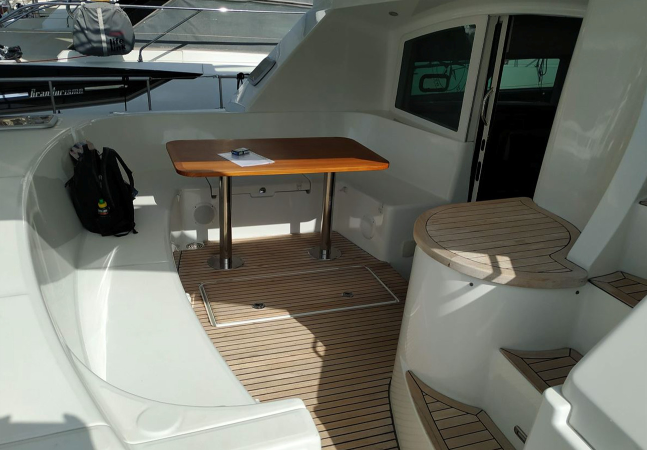 https://arconyachts.ams3.digitaloceanspaces.com/155153/conversions/large_4206397-optimize.jpg