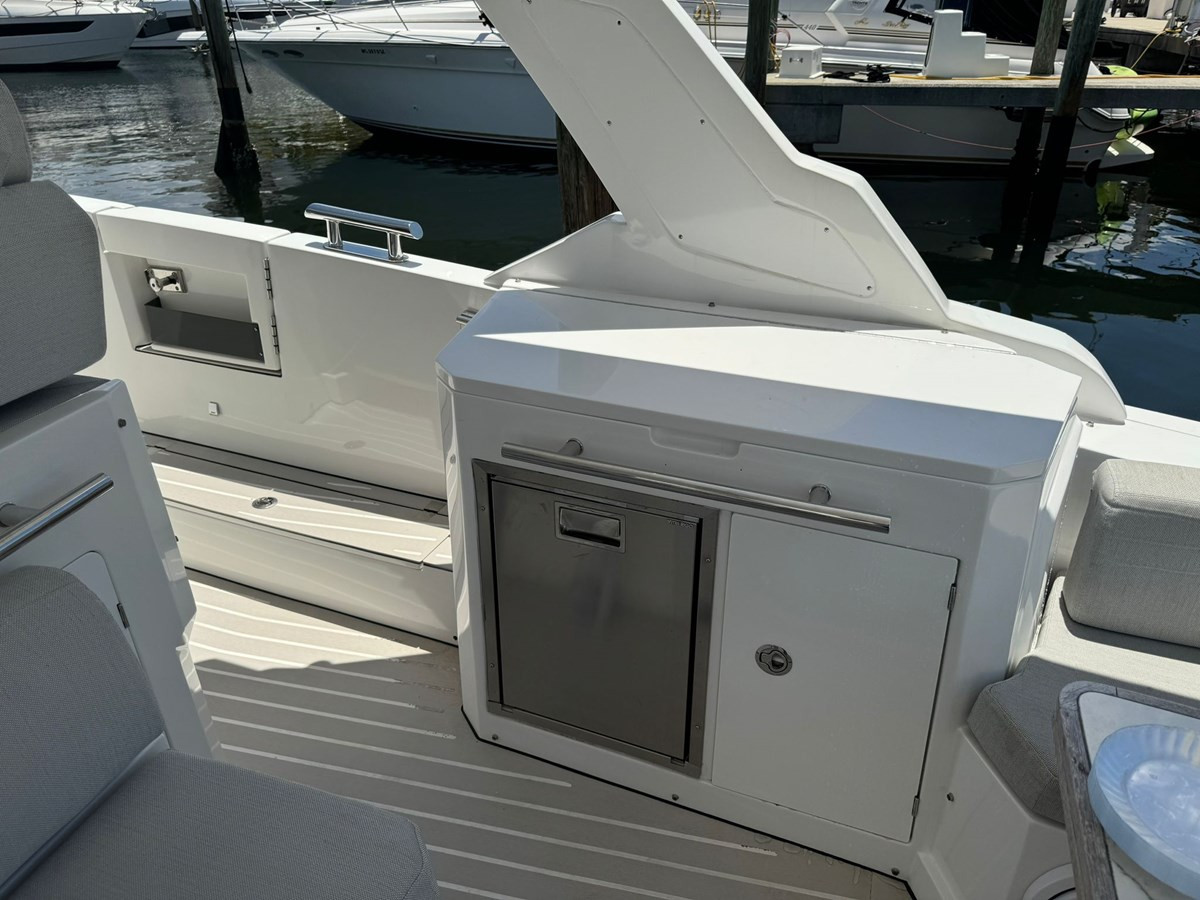 https://arconyachts.ams3.digitaloceanspaces.com/155199/conversions/large_4437100-optimize.jpg